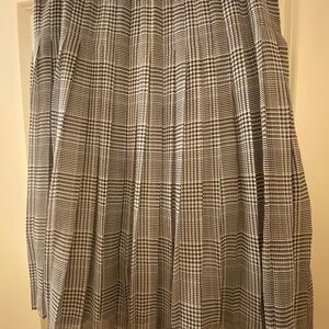 Ann Taylor pleated skirt knee length women’s